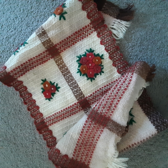 Vintage retro floral table runner decorative mat - Picture 4 of 4